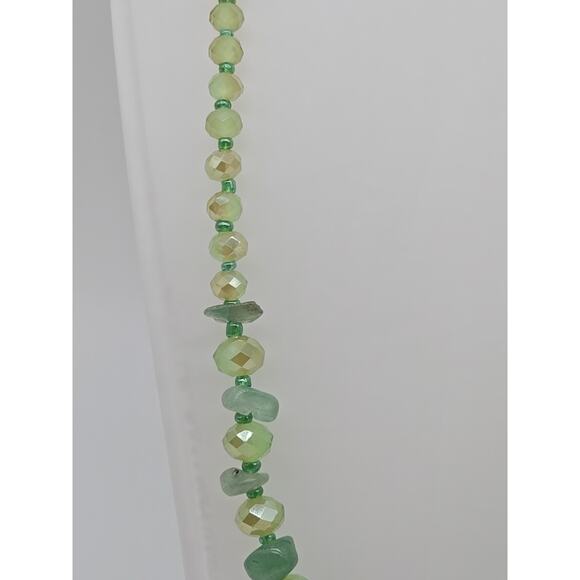 Jadeite Stone Chip & AB Aurora Borealis Acrylic Pistachio Green Beaded Necklace - Picture 4 of 15